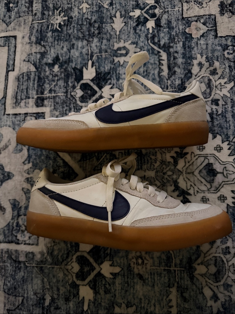 Nike Cream & Navy Low-Profile Sneakers with Gum Sole